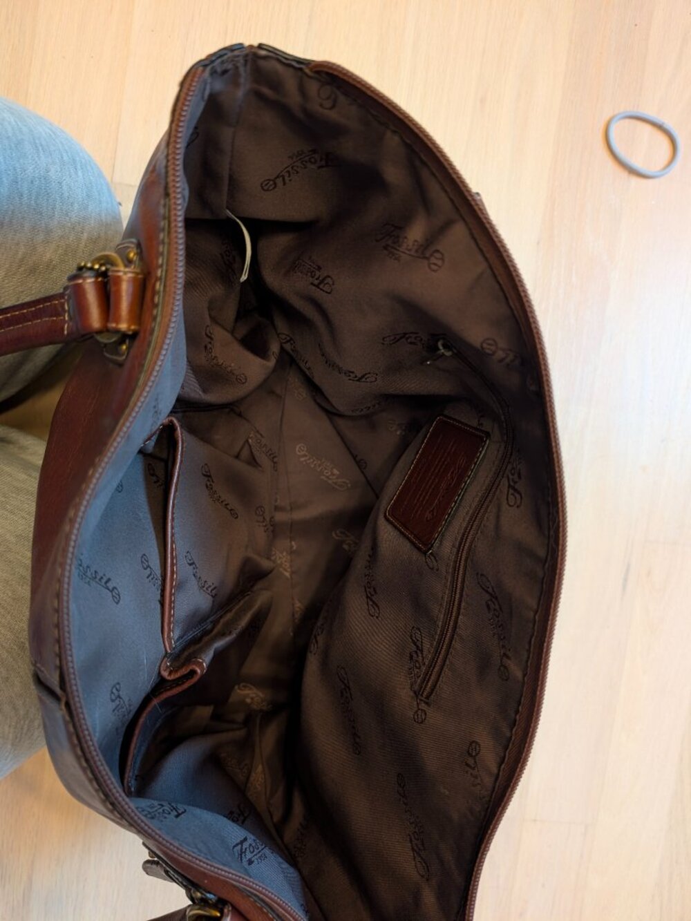 Fossil Rare Vintage Dark Brown Leather Tote - Picture 6 of 8